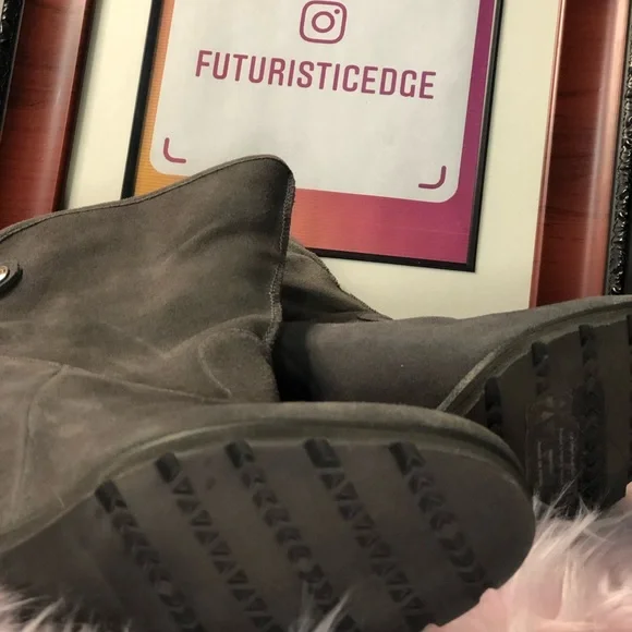 UGG Wedge Boots closing out closet  last chance - Picture 3 of 7